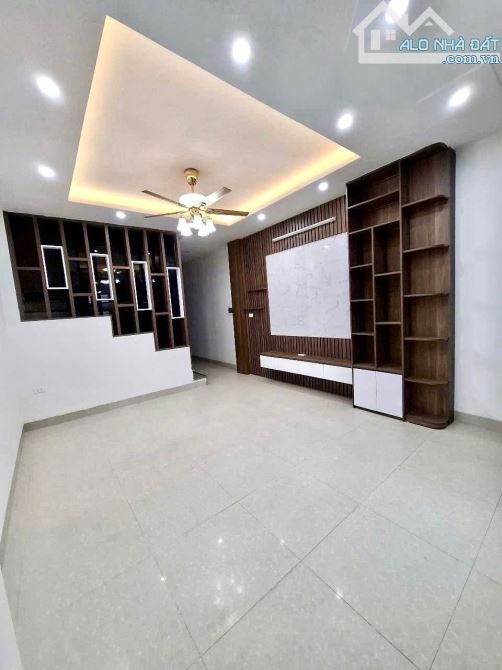 MỜI THUÊ NHÀ LK THANG MÁY MẶT PHỐ HOÀNG CÔNG - 2