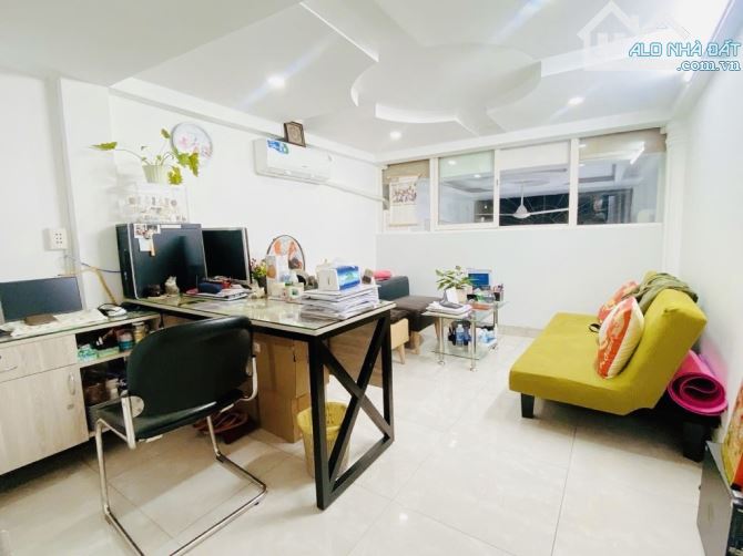 Mặt Tiền Kinh Doanh Ngay Đường 3/2 Quận 11 Giá Siêu Tốt Chủ Gấp Bán - 2