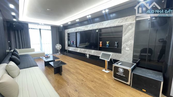 Bán nhà Nguyễn Văn Cừ,Long Biên 7 tầng,80m,mt4.2m oto vào nhà nhỉnh 28 tỷ - 2