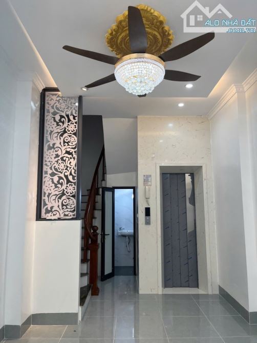 Bán nhà Đông Thiên. 5 tầng - Ô tô đỗ cửa - quay đầu. Vị trí kinh doanh - thang máy nhập. - 2