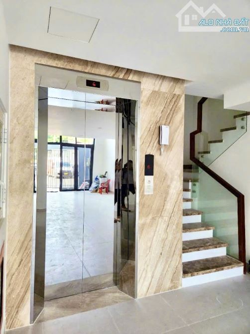 Nhà mới đẹp, phù hợp KD đa ngành. Mặt tiền Trần Quang Khải. DT: 4x12m (5tầng, thang máy) - 1