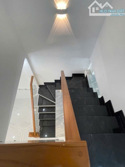 LÊ VĂN QUỚI nhà 2 tầng 4 x 15 hẻm xe hơi Giáp Tân Phú  5.7 tỷ - 3