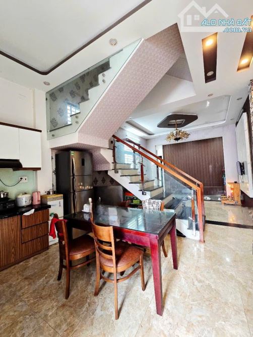 Kiệt ô tô -Nhà 3 tầng sau lưng đường Trường Chinh- giá 3 tỷ - 3
