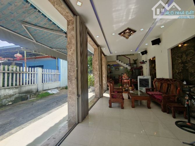 Bán nhà 3 tầng 2 mặt tiền Nguyễn Đình Tứ, dt 82m, ngang 5m, giá chỉ hơn 7 đônf - 3