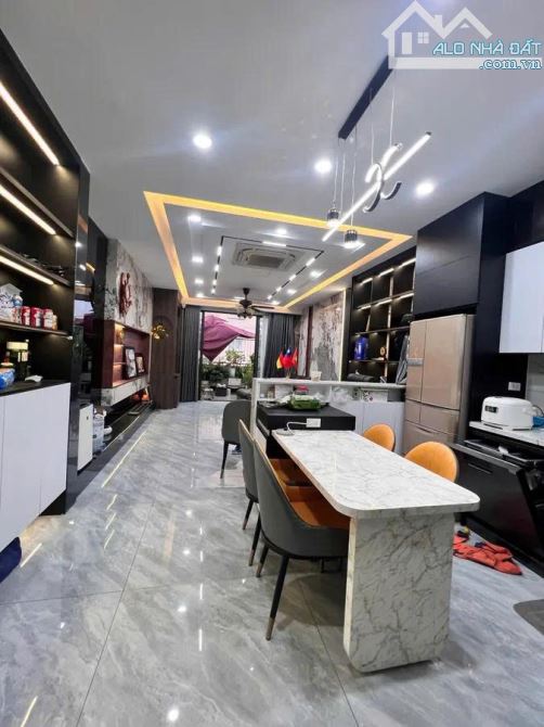 Bán nhà phân lô KĐT Linh Đàm, ô tô tránh, vỉa hè rộng,  DT: 83m, 5 tầng, mt: 4,8m - 3