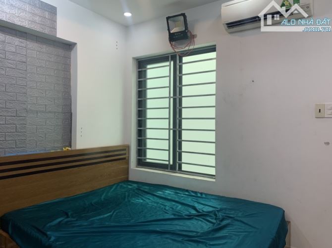 Bán nhà ngõ 11, Thủ Đức. 54m2, 3 tầng, 3PN, Sổ hồng. Giá 5.1 tỷ. LH: - 3