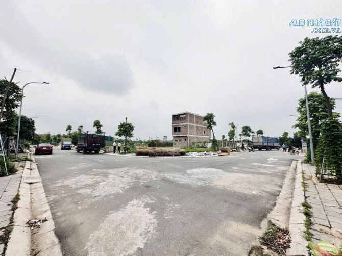 ☄️☄️☄️CHỦ CẦN TIỀN HẠ GIÁ BÁN GẤP☄️☄️   💥ĐẤU GIÁ X7 LỖ KHÊ - LIÊN HÀ - VỈA HÈ RỘNG   - Di - 3