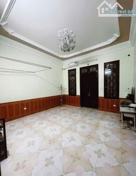 BÁN NHÀ 3 TẦNG - HÀN THUYÊN – PHƯỜNG BA ĐÌNH - KHU PHỐ VÀNG - KD NHỘN NHỊP ĐA NGÀNH NGHỀ - 3