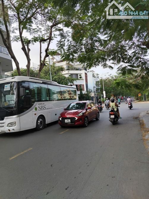 Bán Lô góc Dự án Đông Thủ Thiêm Q2 - Mặt tiền đường 56 - DT 215M2 (11x22m) - Giá 163tr/m2 - 3