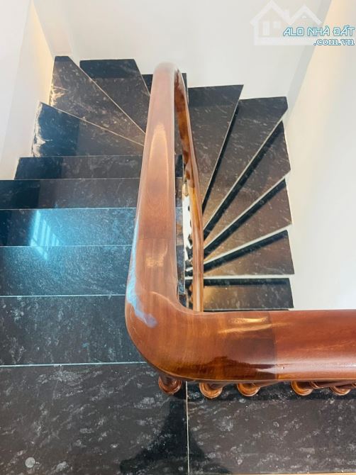 Chủ cần tiền bán gấp Căn nhà 5 tầng 33m2 phố Bùi Xương Trạch. Full nội thất. Giá hơn 7 tỷ - 3