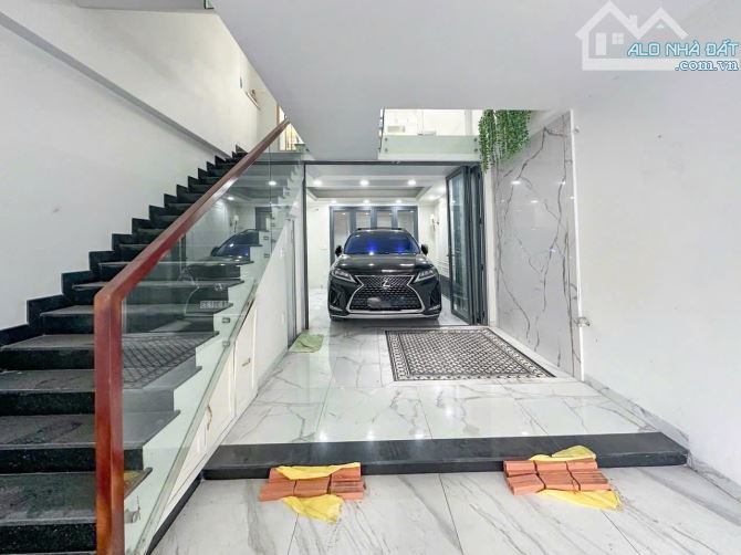 Bán nhà hẻm xe hơi 6m Hoàng Hoa Thám, P7, DT 4.3x17m, 4 lầu + chỗ lắp thang máy, giá 12.7 - 3