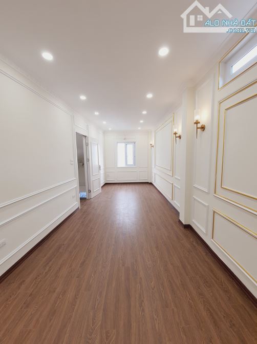 Bán nhà phân lô Phố Trần Quốc Hoàn, 25m2, 5 tầng, ô tô tránh, KD, 2 mặt ngõ, nhỉnh 9 tỷ - 3