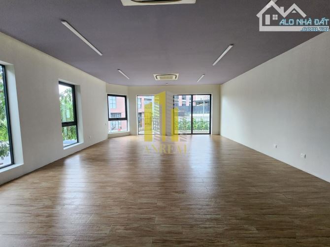 TÒA VĂN PHÒNG HẦM 4 LẦU GÓC 2 MẶT TIỀN - SÀN TRỐNG, CÓ THANG MÁY - 3