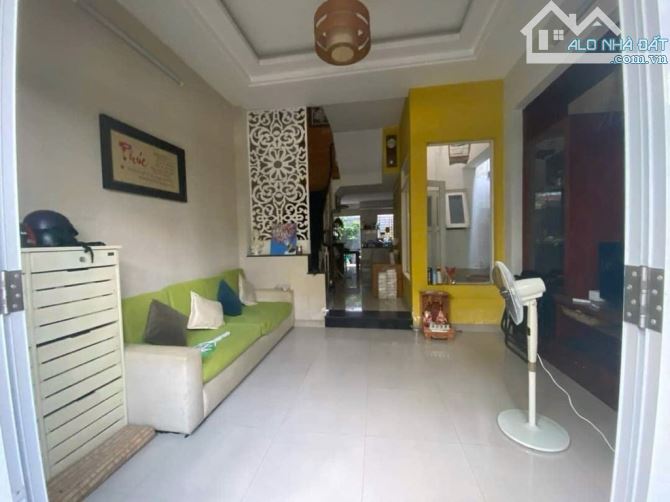 TÂN THUẬN TÂY: QUẬN 7 NHÀ 3TẦNG MỚI XÂY KIÊN CỐ  DT :71m2 , 46  x 17 LIỀN KỀ TR - 2