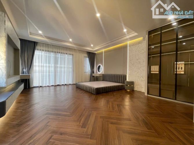 Ngon, Bán nhà Việt Hưng 5 tầng dân xây, Gara oto, DT 55m2 mt 5.35m giá đầu tư - 3