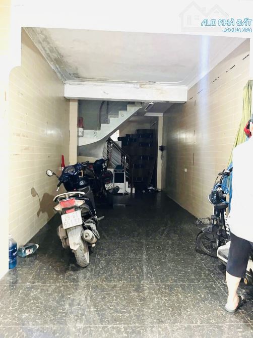 Bán gấp nhà mặt phố Cự Lộc 40m 5 tầng dân xây kd đỉnh, hàng xóm Royal city, giá rẻ 12 tỷ - 3