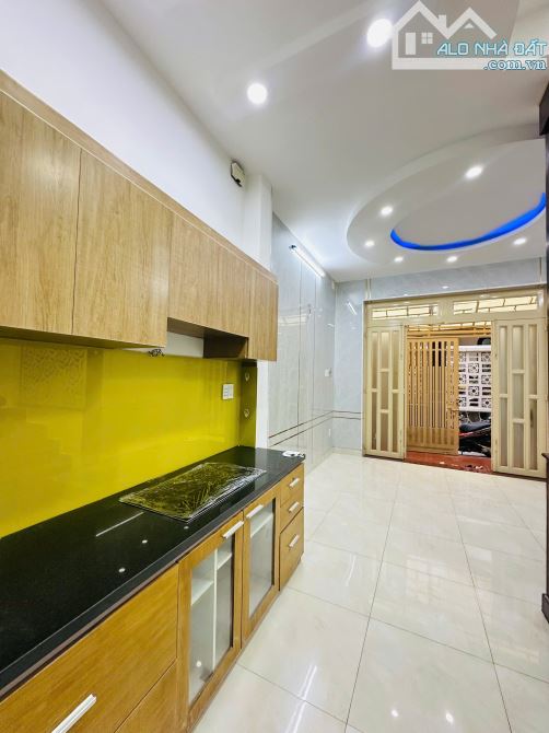 Bán nhà Hoàng Văn Thụ P4 - Tân Bình - DT 4 x 8 - KC 1 Trệt 2 lầu st - 5.9 tỷ TL - 3