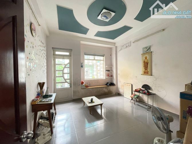 Bán nhà Đất Thánh - giáp Q10 - DT 4.2 x 16 - 3 tầng - giá 8.4 tỷ - 3