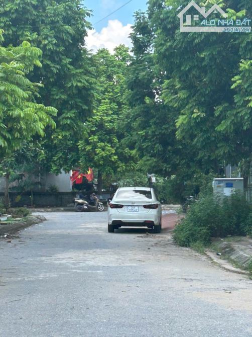 Tái định cư X4 Văn Điển. DT: 30, nhà 6 tầng, thang máy, nhà phân lô, 2 vỉa hè, ô tô thông - 3