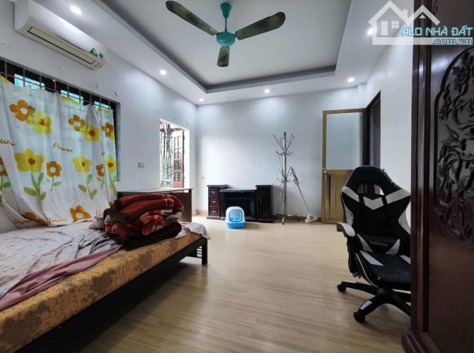 CHO THUÊ NHÀ NGUYÊN CĂN - MẶT PHỐ NGÕ NÚI TRÚC  🚗 Ô TÔ ĐỖ CỬA - NGÕ 3 Ô TÔ TRÁNH - 3