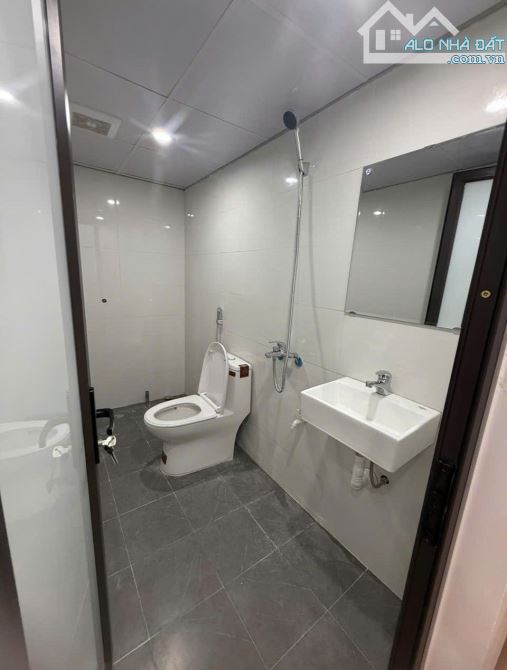 Bán  căn tập thể 3 ngủ trần quốc hoàn, nhà sửa đẹp ở ngay, trung tâm tiện ích,2 thoáng - 3