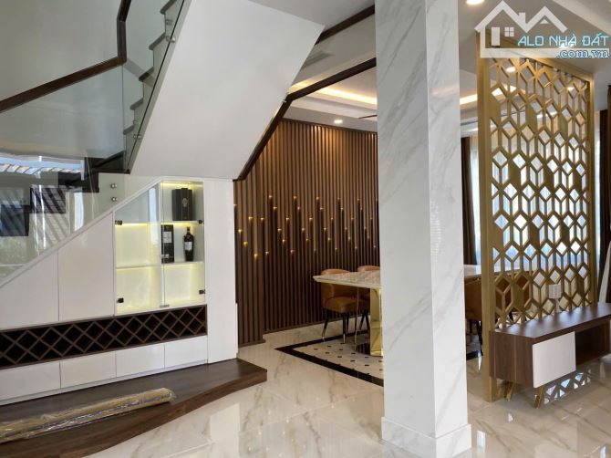 CẦN TIỀN - BÁN NGAY BIỆT THỰ MINI - CHỈ 12 TỶ - VIP TÂN BÌNH -HẺM XE HƠI –DT KHỦNG 100m2 – - 3