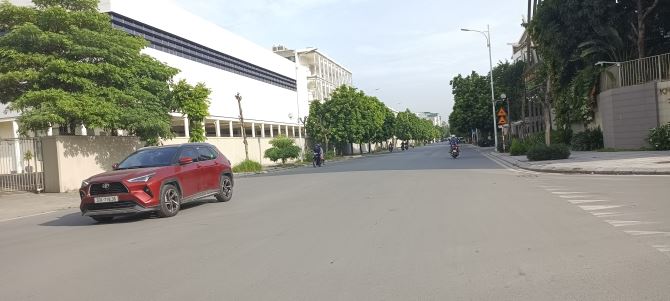 Hiếm!!! Bán nhanh lô đất Gia Thượng, DT 120M, MT rộng, ô tô vào đất thoải mái - 3