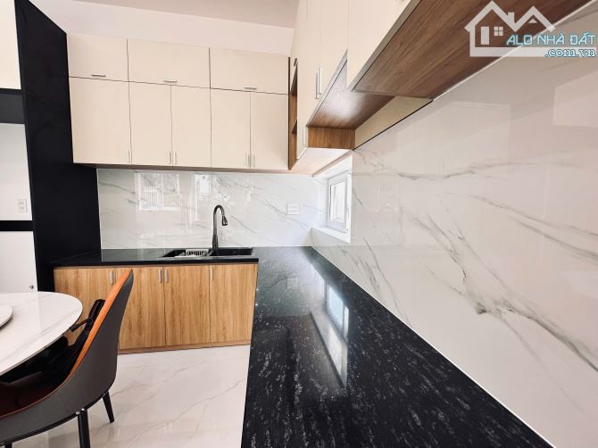 NHÀ LẦU HOÀN CÔNG HẺM 2 CHỢ BÌNH THUỶ TPCT 2TY050 2 TY290 - 3