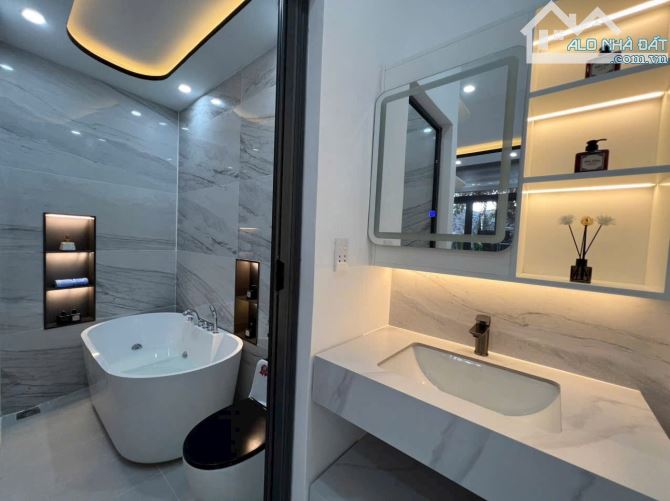 🏖️ NHÀ PHỐ 💥 RESORT MINI GIỮA LÒNG PHỐ THỊ 🏖️ DTSD 170m2, GIÁ 6.8 TỶ ✅️  📍 Vị trí: Hẻm - 3