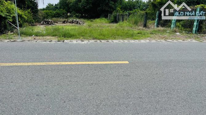 Chủ cần tiền bán Lô Đất cực đẹp, cho anh chị xây nhà vườn nghỉ dưỡng  dt :1600m có 100tc - 3