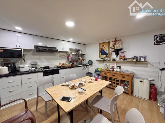 Bán nhà đẹp ở ngay hẻm thông gần MT Nguyễn Thông, Q3, 4 tầng, 30m2, nhỉnh 6 tỷ - 3