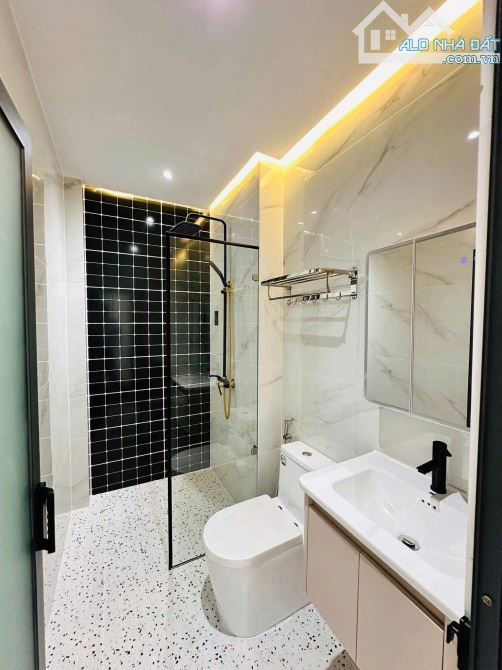 Bán Nhà Phố 4m x22m. xây 1 lửng ,4 Lầu có Thang Máy .Đường Trần thị Cờ, phường Thới An.Q12 - 4