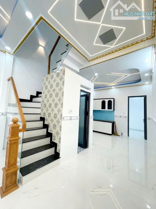 LÊ VĂN QUỚI nhà 2 tầng 4 x 15 hẻm xe hơi Giáp Tân Phú  5.7 tỷ - 4
