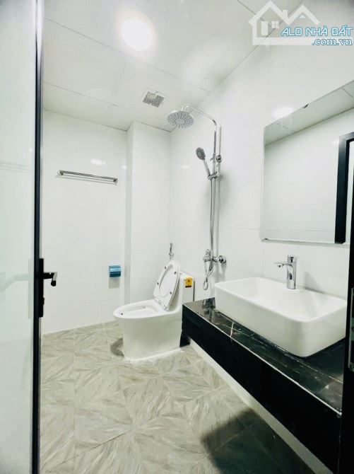 Kim Giang Oto Tránh- 45m- 5 tầng thang máy- lô góc 2 thoáng - ngõ thông kd đỉnh Giá 12xty - 4