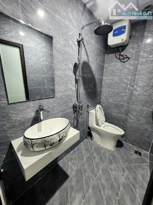 Cho thuê nhà nguyên căn mới kinh kong ngõ 73 Bằng Liệt, 33m2 x 4 tầng, 4 ngủ, 13.5 Triệu - 4