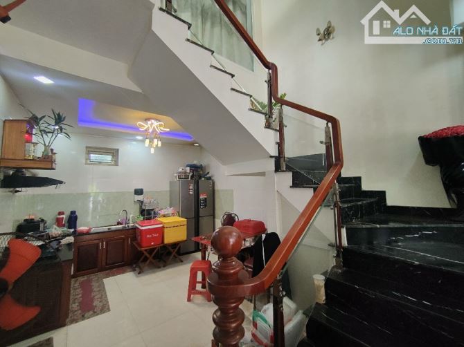 Bán nhà 3 tầng 2 mặt tiền Nguyễn Đình Tứ, dt 82m, ngang 5m, giá chỉ hơn 7 đônf - 4