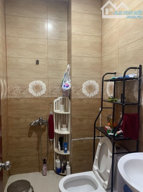 Bán nhà ngõ 11, Thủ Đức. 54m2, 3 tầng, 3PN, Sổ hồng. Giá 5.1 tỷ. LH: - 4