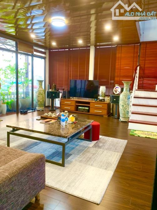 BIỆT THỰ NGỌC THUỴ  7 TẦNG  GARA Ô TÔ THANG MÁY  MẶT TIỀN KHỦNG  	DT 168m, 7 tầng, g - 4