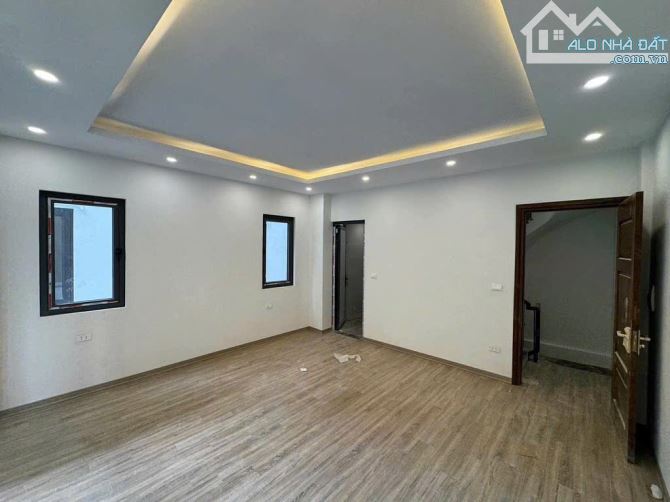 NHÀ MỚI KINGKONG - HỒ TÙNG MẬU - FULL NỘI THẤT - NGÕ RỘNG THOÁNG 💰 Giá: 7.2 tỷ 📐 Diện tí - 4