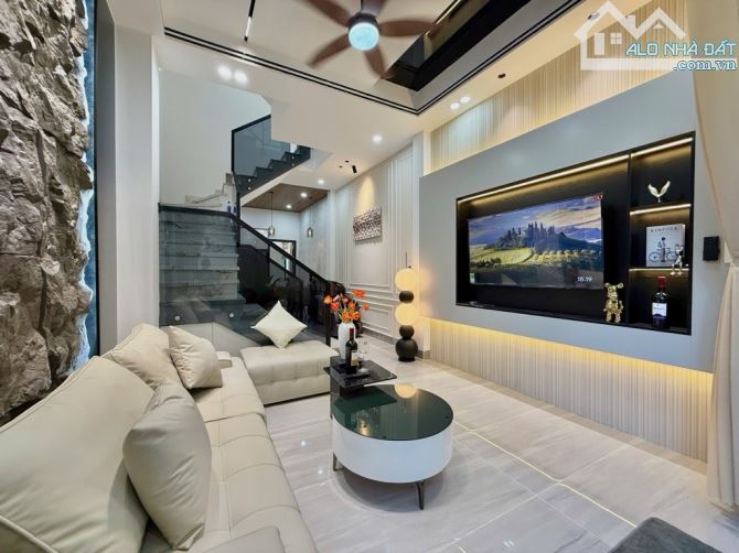 NHÀ 3 TẦNG – FULL NỘI THẤT – KIỆT Ô TÔ– TRUNG TÂM HẢI CHÂU giá 4.950 - 4