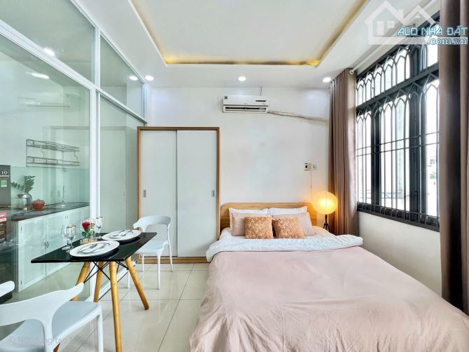 CĂN HỘ TÁCH BẾP FULL NỘI THẤT CỬA  KÍNH BAN CÔNG QUẬN 10 - 4