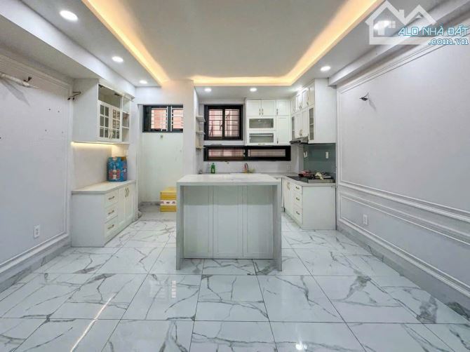 Bán nhà hẻm xe hơi 6m Hoàng Hoa Thám, P7, DT 4.3x17m, 4 lầu + chỗ lắp thang máy, giá 12.7 - 4