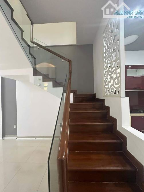CHO THUÊ NHÀ 2 TẦNG KIỆT Ô TÔ 5M : ĐƯỜNG LÊ DUẪN - HẢI CHÂU 1. DT 60m2. Giá 14 triệu - 4