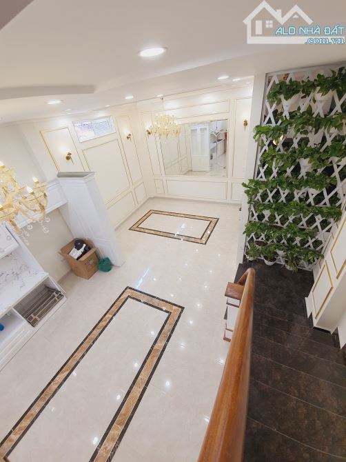 Bán nhà phân lô Phố Trần Quốc Hoàn, 25m2, 5 tầng, ô tô tránh, KD, 2 mặt ngõ, nhỉnh 9 tỷ - 4