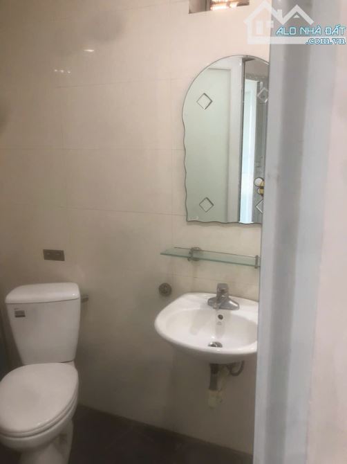 Cho thuê căn hộ 2 ngủ, 1 khách, FULL đồ,có thang máyại 91 Hồ Văn Chương, Đống Đa
