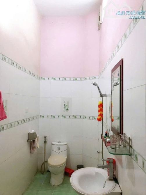 Cho thuê nhà gần vincom Biên Hòa sân đậu ô tô giá thuê 11tr - 4