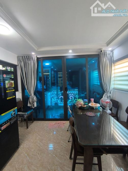 Chỉ 10,5 tỷ có ngay căn nhà 7 tầng thang máy Ngọc Thuỵ - Ngõ ô tô 7 chỗ thông - 4