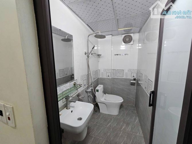 Bán Nhà Dân Xây Thạch Bàn, 40m 4 tầng, ô tô đỗ cổng, Chỉ 5,5 tỷ - 4