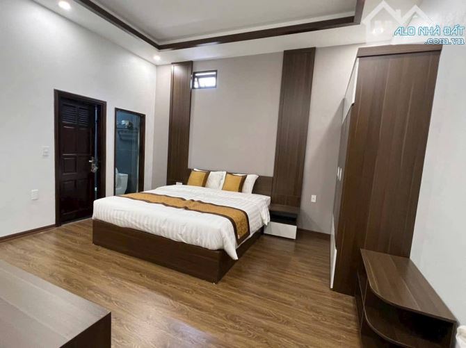 Bán Khách sạn Vip 7,5 tầng ngay trung tâm Ngã 6 đang cho thuê 180tr/th. Giá 4x tỷ ♦️DT 212 - 4