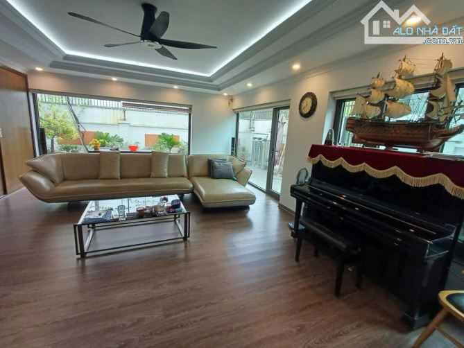 31.x Tỷ /241 M2/ 3 tầng/ 12 M tiền/ BT Hoa Phượng Vỹ - 4